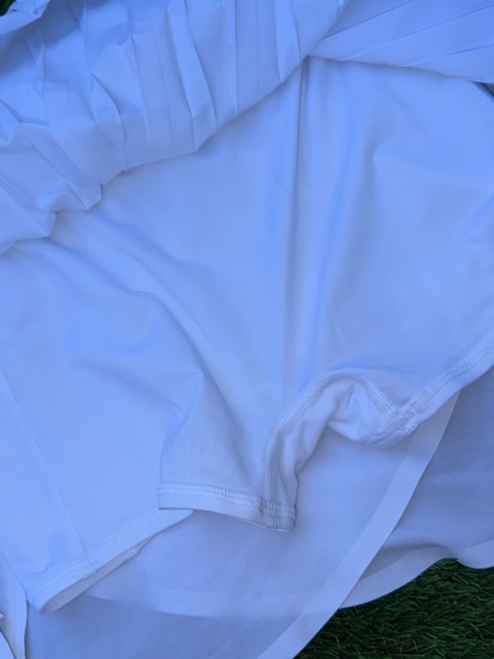 ALO Aces Tennis Skirt in White 🤍 - Picture 7 of 9